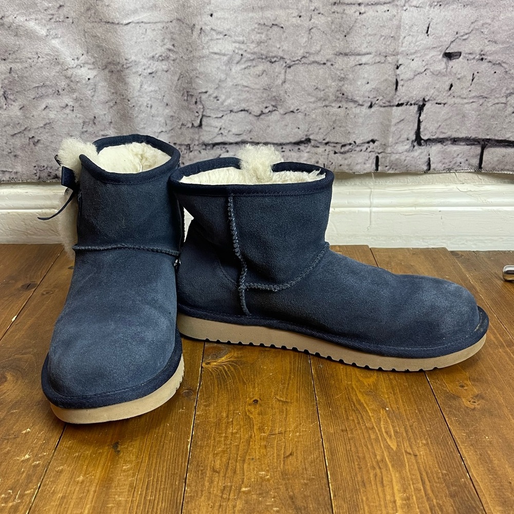 Koolaburra by Ugg navy blue suede boots Womens size 7